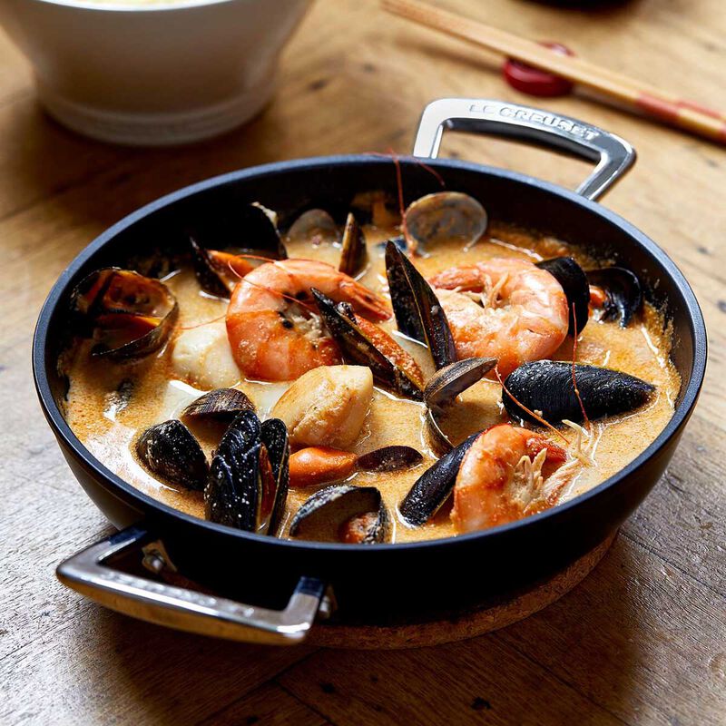 Le Creuset Toughened Non-Stick Wok 32cm image number 1